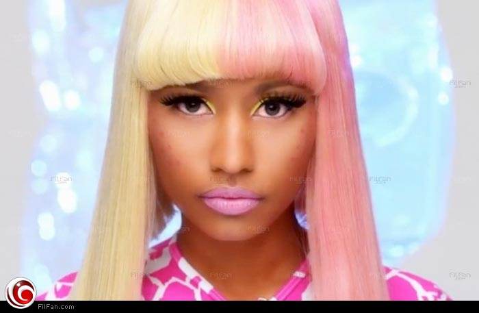 نيكي ميناج بشعرها المستعار سبب النزاع