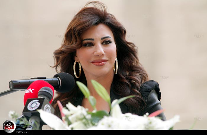 نجوى كرم: لماذا يريدون وضع طابور خامس بيني وبين الشعب المصري !!