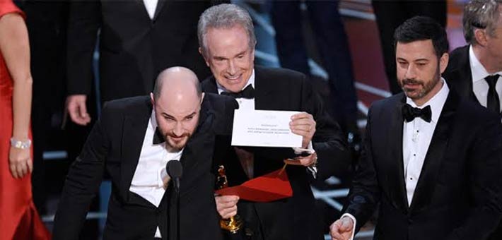 لحظة الإعلان عن الفائز الخاطئ بجائزة أفضل فيلم في أوسكار 2017