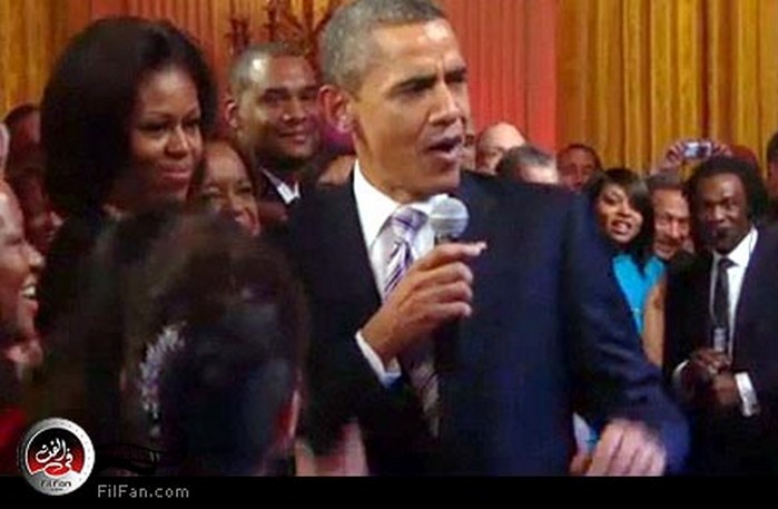 أوباما وهو يغني