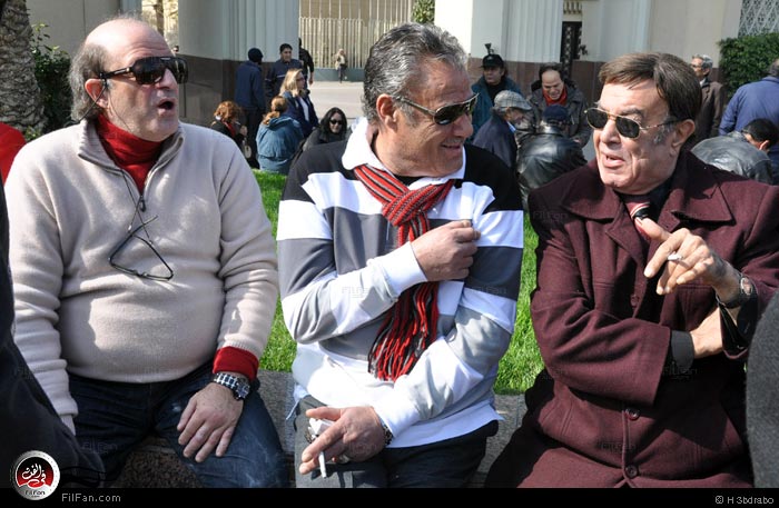 فاروق الفيشاوي يتوسط محمد حسن رمزي ونبيل هجري في المسيرة