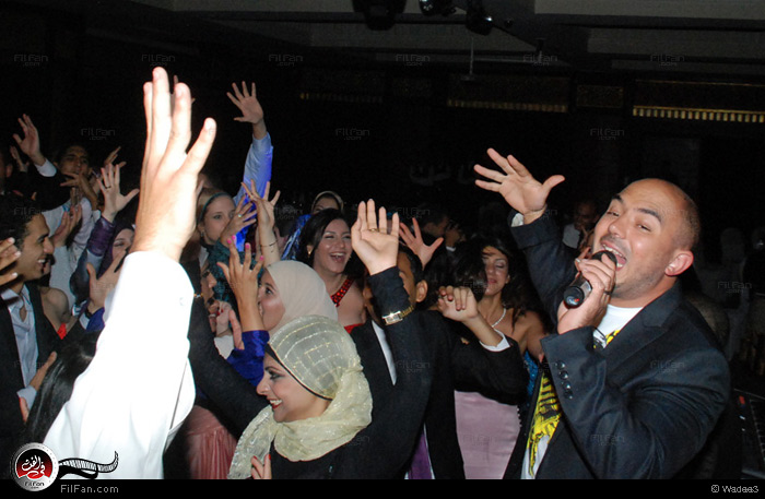 محمود العسيلي يغني &quot;مجنونة&quot; في الحفل