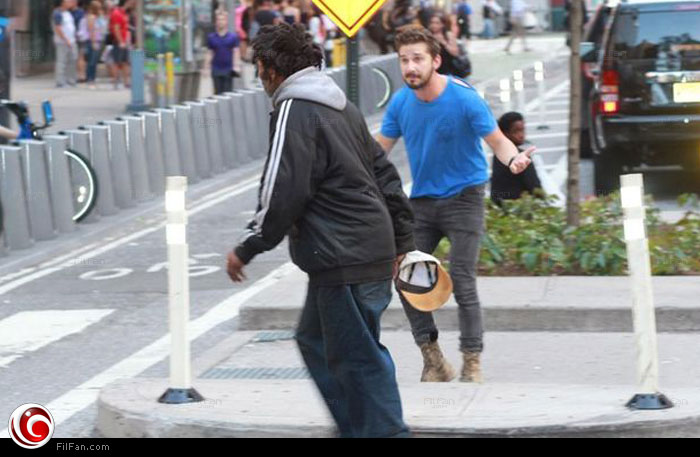 شيا لابوف يطارد رجل مشرد للحصول علي قبعته