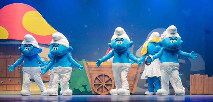 &quot;السنافر&quot; على خشبة المسرح