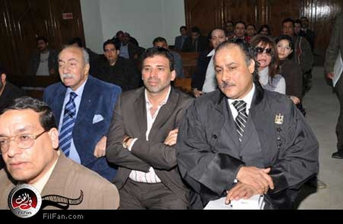 خالد يوسف وممدوح الليثي ومحاميهما في الجلسة