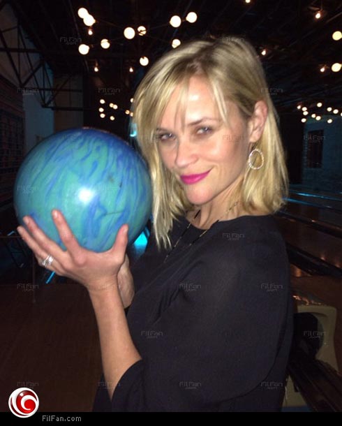 ريس ويذرسبون تحتفل بعيد ميلادها بلعب &quot;البولينج&quot;