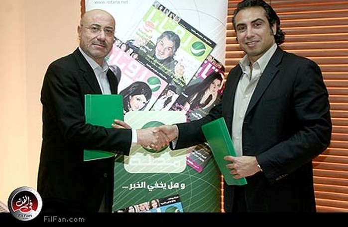 فراس خشمان أثناء توقيع عقد امتياز اسم "روتانا كافيه"