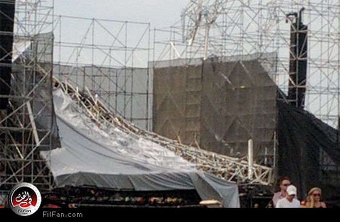 صورة للمسرح المنهار