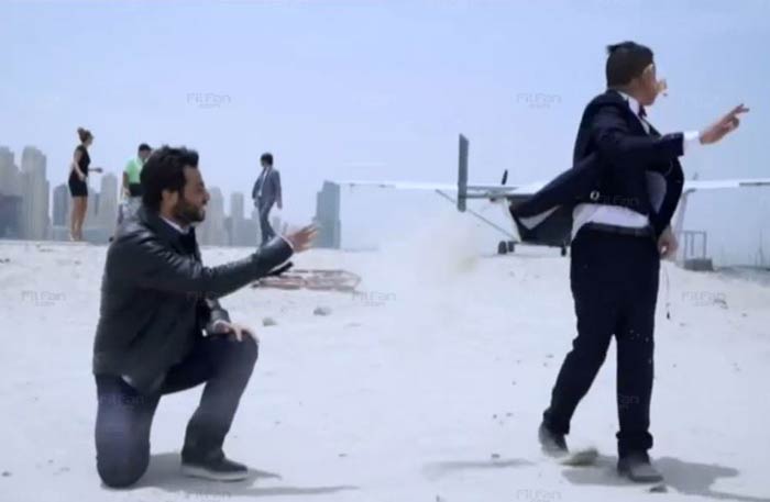 نيشان يلقي الرمال على رامز