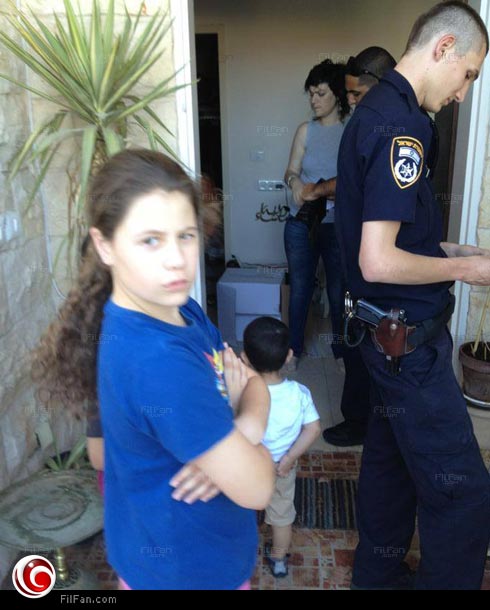 الشرطة الإسرائيلة تسلم ريم بنا &quot;إبلاغ&quot; التحقيق معها