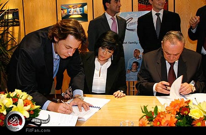 إسعاد يونس توقع العقود