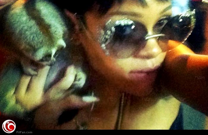 ريانا مع حيوان لوريس الكسلان