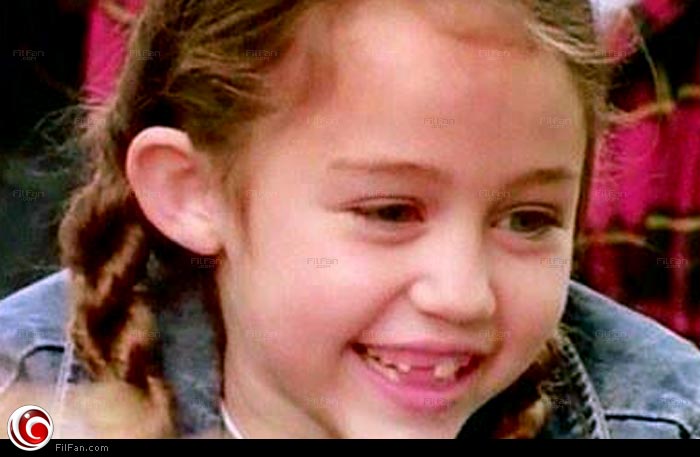 سايرس تقارن نفسها بجولم