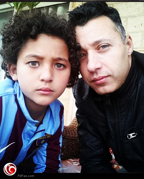 أحمد فهمي مع ابنه