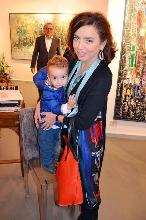 ساندرا نشأت وابنها