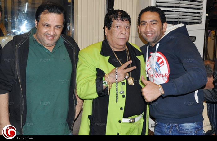 شعبان عبد الرحيم بصحبة شحتة كاريكا أثناء تعاقده على برنامجه 