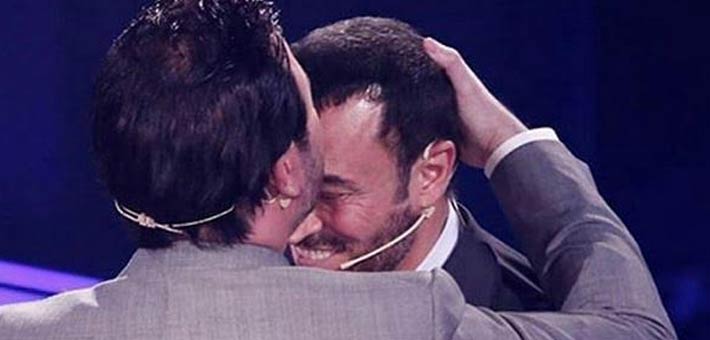 عاصي الحلاني يقبل كاظم الساهر