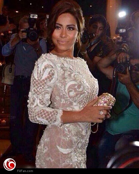 شيرين بفستانها المثير للجدل