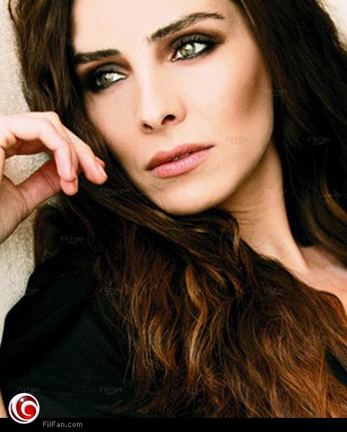 الممثلة التركية نور فاتح أوغلوا