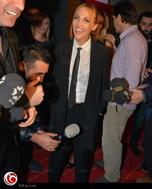 مريم أوزرلي ببذلة رجالي