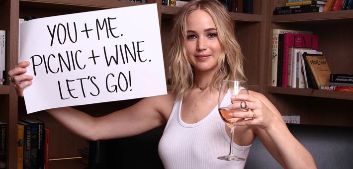 جينيفر لورانس تدعوك للتنزه وتذوق النبيذ معها