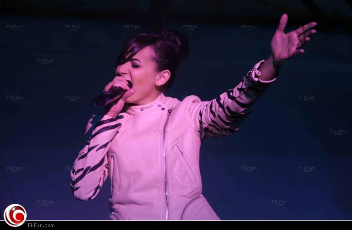 ساندي خلال الحفل