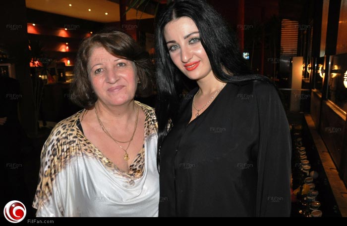 صافينار فضلت هذه المرة الظهور مع والدتها