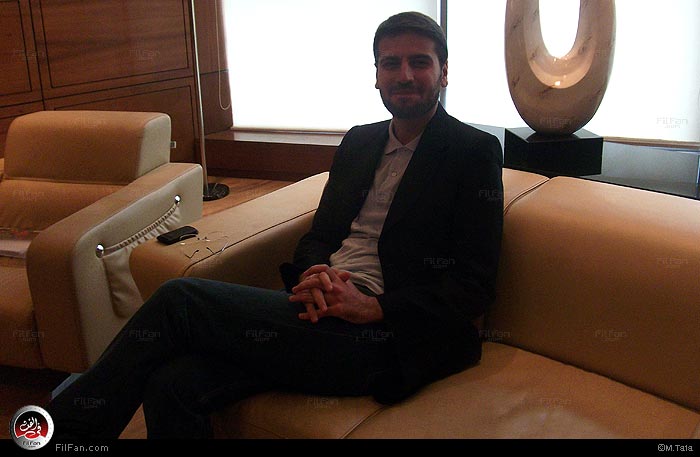 سامي يوسف فور وصوله لمطار القاهرة