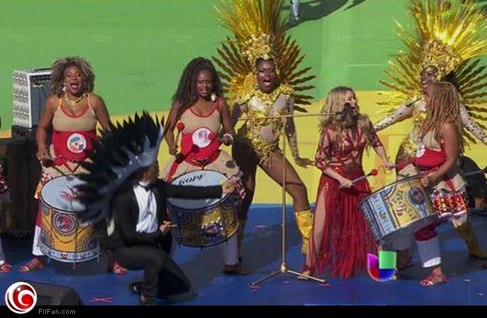 شاكيرا وسط الراقصات