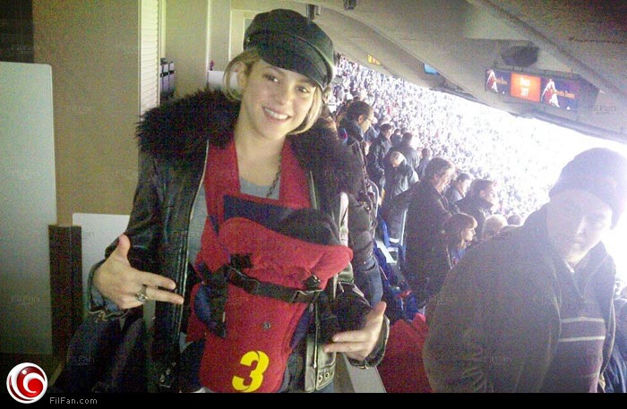 شاكيرا مع ابنها