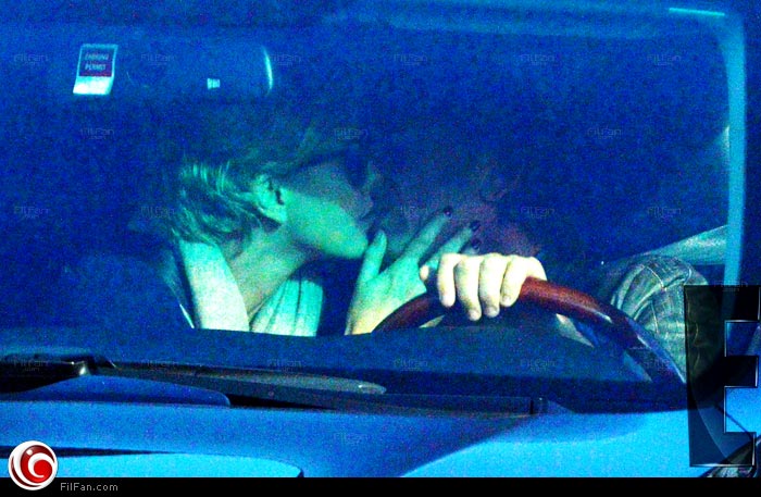 تشارليز ثيرون تقبل شون بن في أحدث ظهور لهما