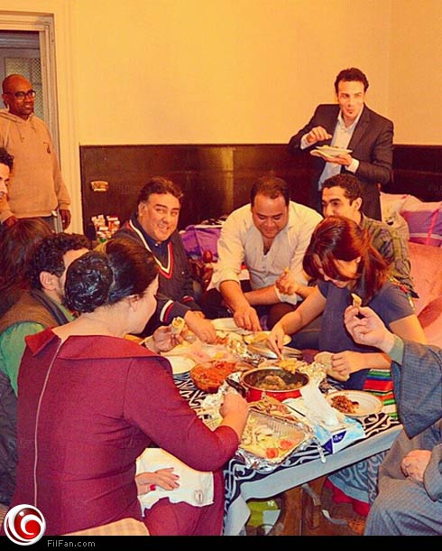 شيرين تتناول الطعام مع زملائها في كواليس &quot;طريقي&quot;