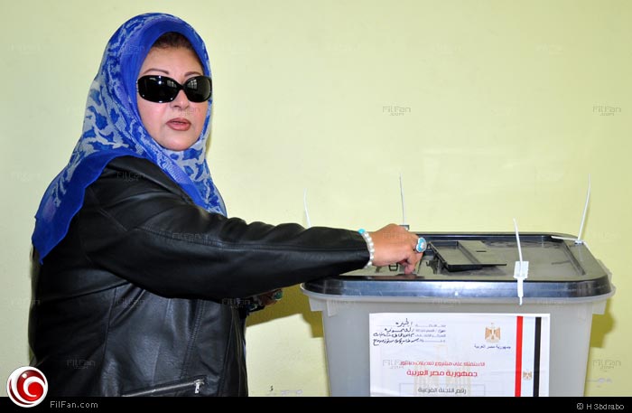 عفاف شعيب أثناء التصوير في الانتخابات