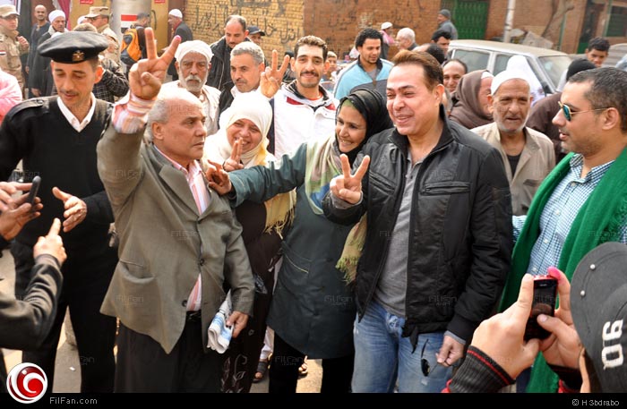 حكيم وسط الناخبين