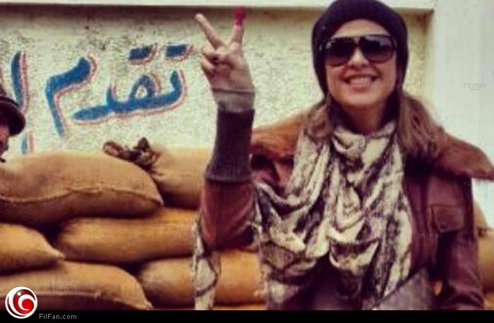 ياسمين عبد العزيز تؤيد الدستور