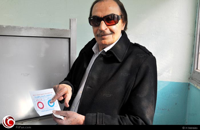 عزت العلايلي سعيد بالتصويت بنعم على الدستور