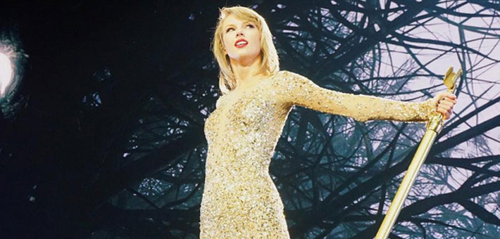 تايلور سويفت في حفلها بكندا