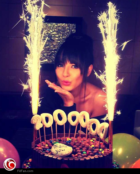 ساندي تحتفل بـ 2 مليوم معجب