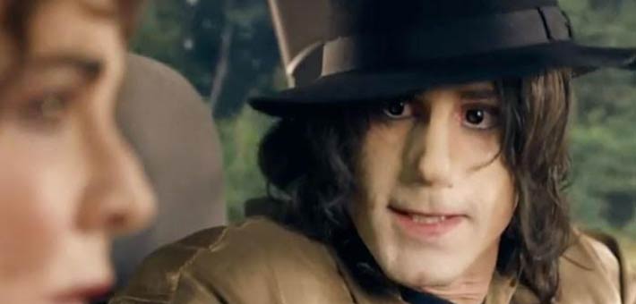 جوزيف فينيس في دور مايكل جاكسون