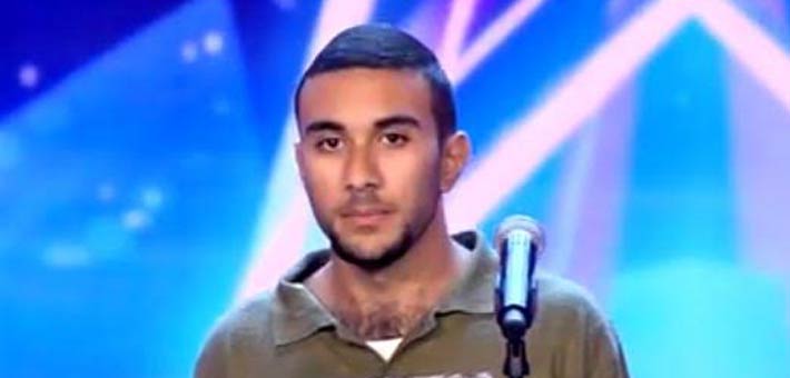 متسابق موهبته السقوط على الأرض