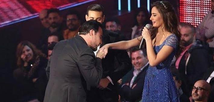 عاصي الحلاني يقبل يد إيميه صياح