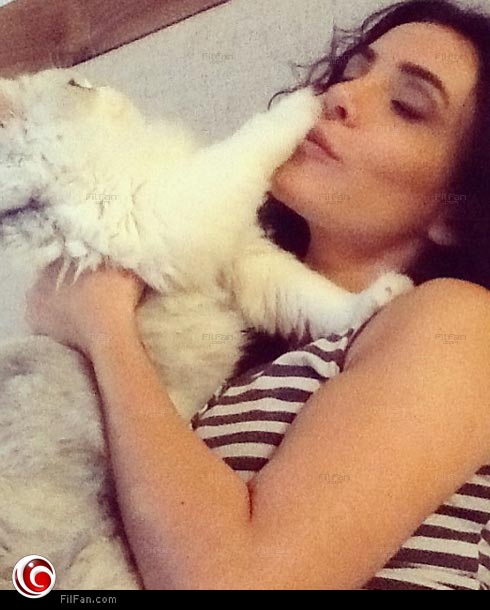 سونجول تقبل أكرم