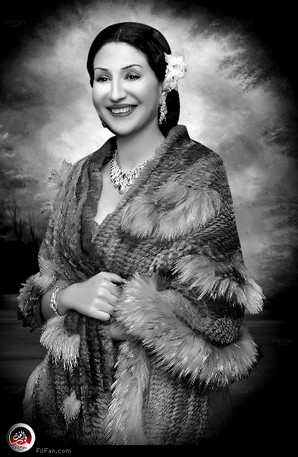 وفاء عامر في زي كاريوكا