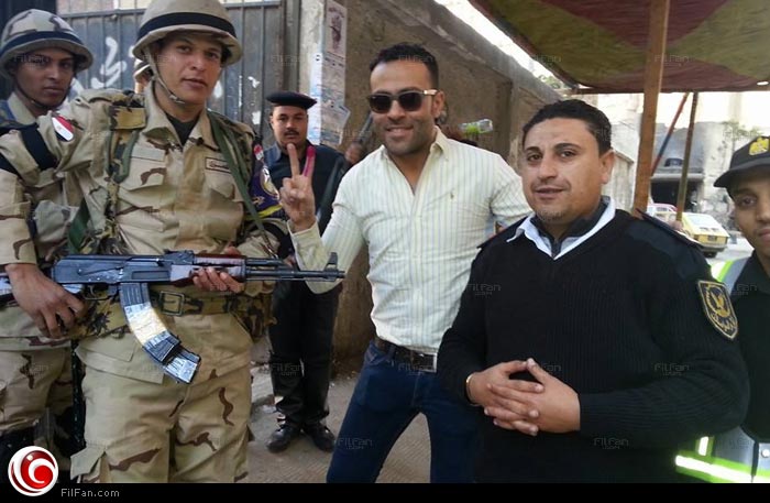 تامر عاشور مع قوات الشرطة والجيش