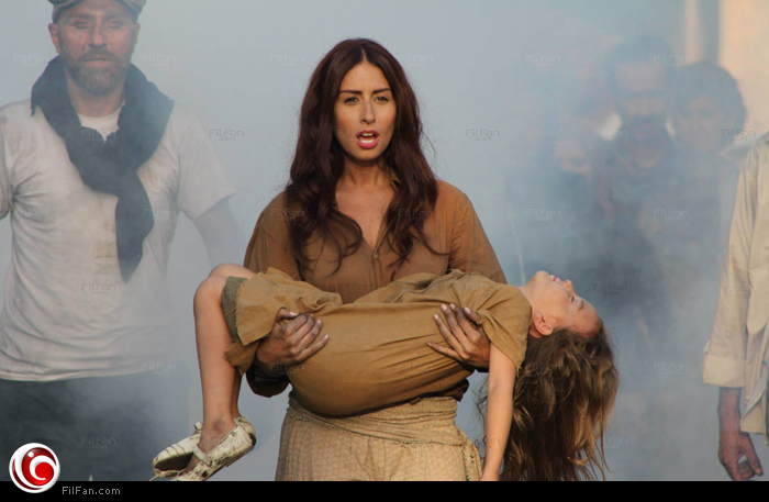 هبة طوجي في لقطة من كليب &quot;الربيع العربي&quot;