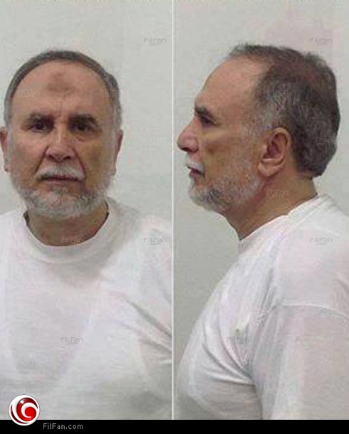 وجدي العربي بزي مشابه لملابس الحبس الاحتياطي