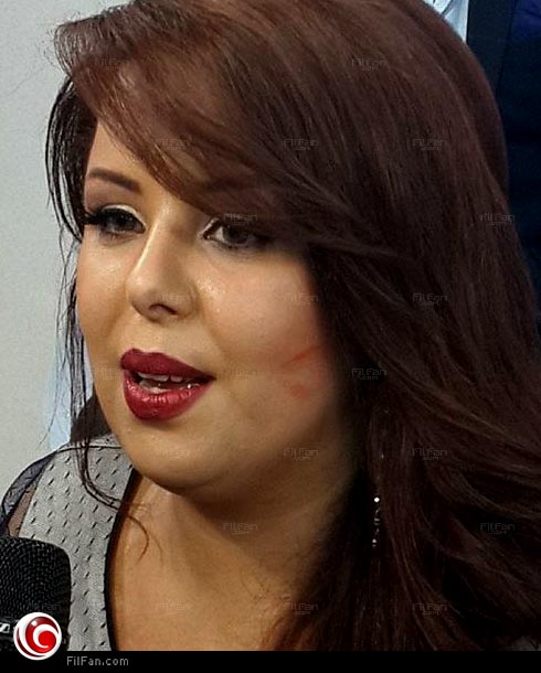 قبلة شيرين على خد &quot;بطتها&quot; وهم