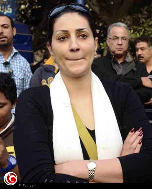 وفاء عامر مستاءة من انقطاع الكهرباء