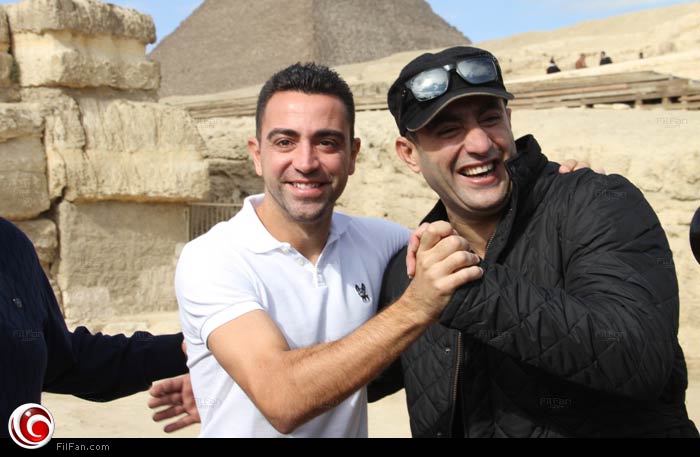 أحمد السقا وتشافي أمام الأهرمات