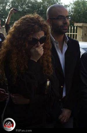 ميريام فارس تبكي في الجنازة